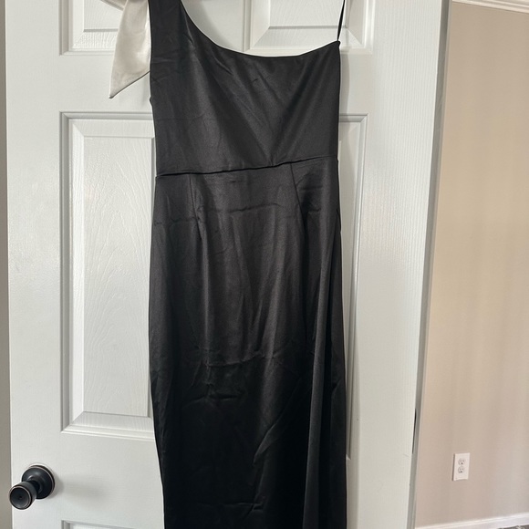 WINDSOR DRESS BLACK WITH WHITE BOW ON SHOULDER! SUPER CUTE! GREAT FOR FORMALS! - Picture 2 of 3